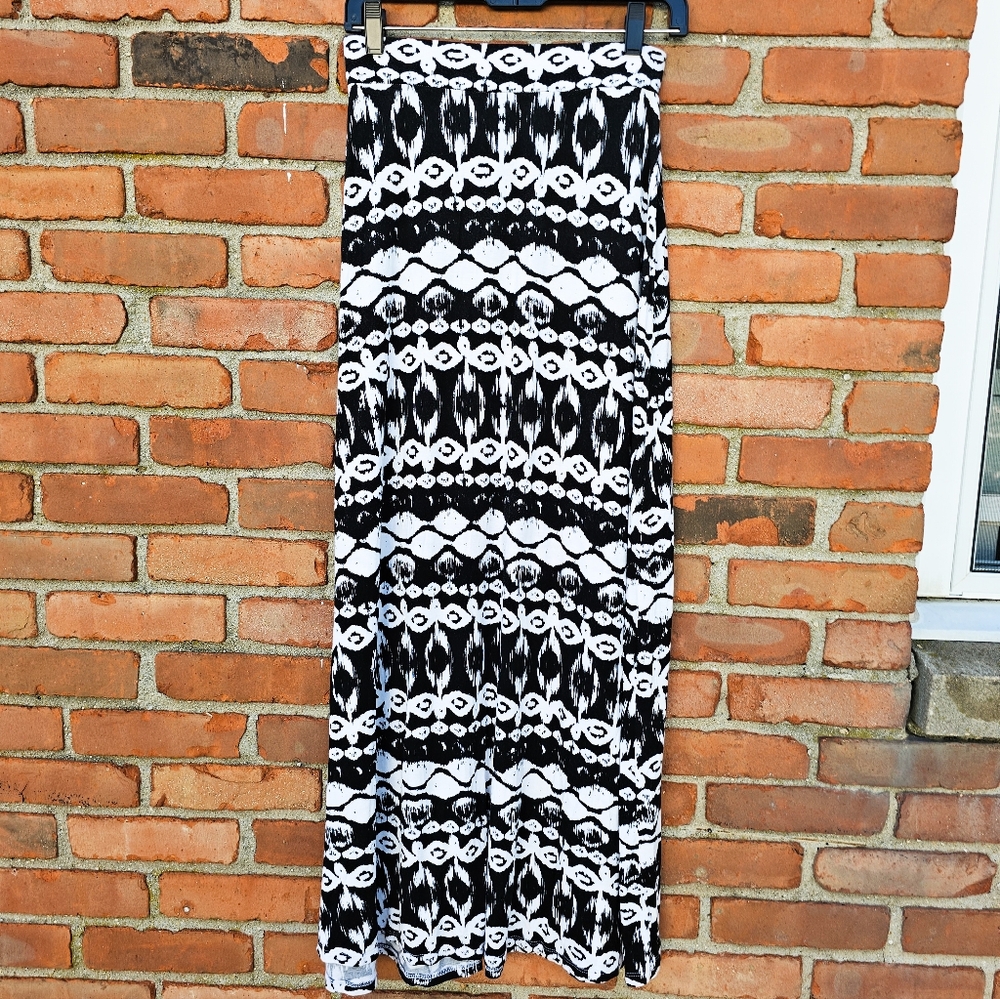 Style & Co Black & White Tribal Print Maxi Skirt – Size XS (XS-S Fit)
